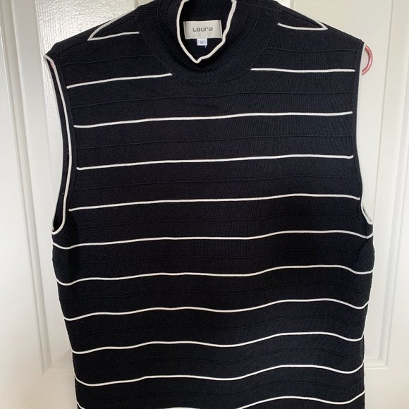 Laura Matching Twin Set - Picture 2 of 3